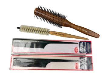2 x Pin Tail Comb + 2 x round Brush