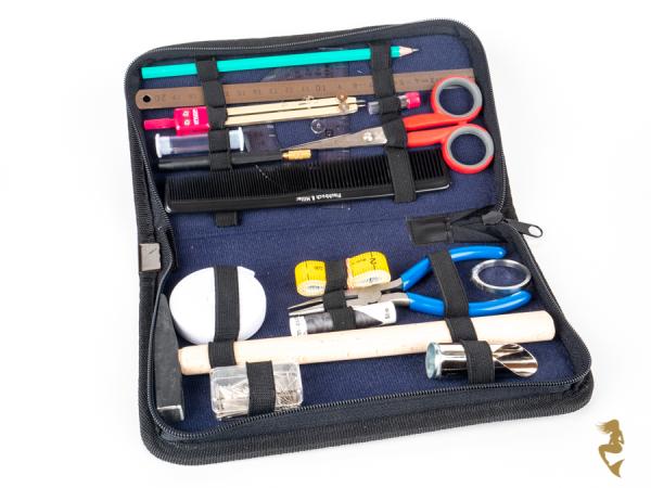 Wigmaker-Toolbag, filled