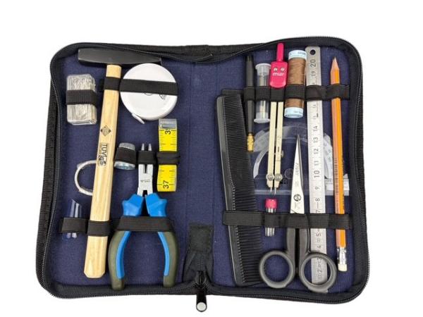 Wigmaker-Toolbag, filled